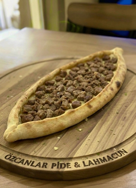 Kavurmalı Pide